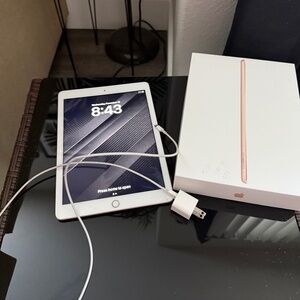 Apple iPad 6th Generation 32GB *excellent condition*